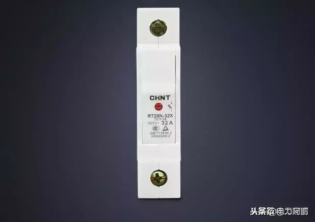 低压断路器和熔断器之间如何选择？