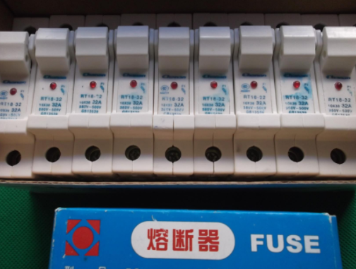 熔断器起什么保护作用_熔断器起什么保护作用_熔断器保护